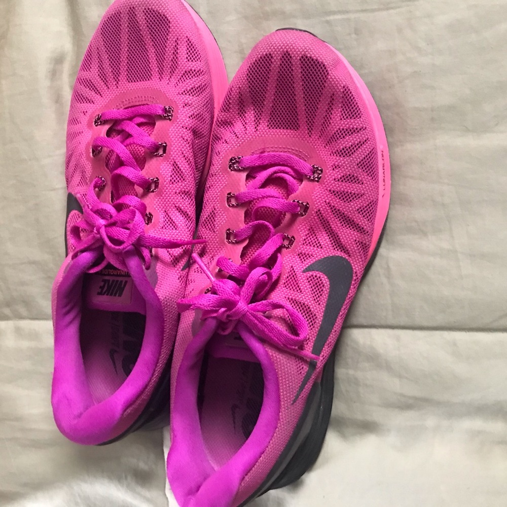 Nike Tennis Shoes